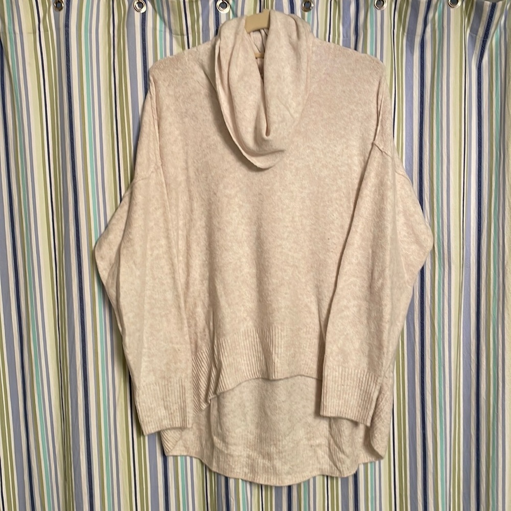 American eagle (S) tan turtleneck sweater
